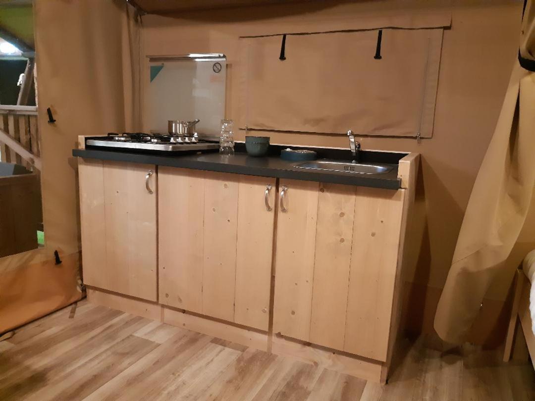 Tente Familiale Au Camping Hautoreille Bannes  Kültér fotó